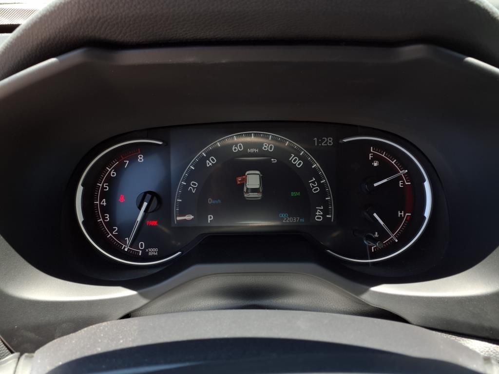 2024 Toyota RAV4 XLE Premium photo 13