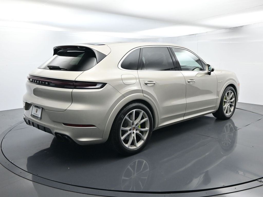 2025 Porsche Cayenne E-Hybrid S photo 14