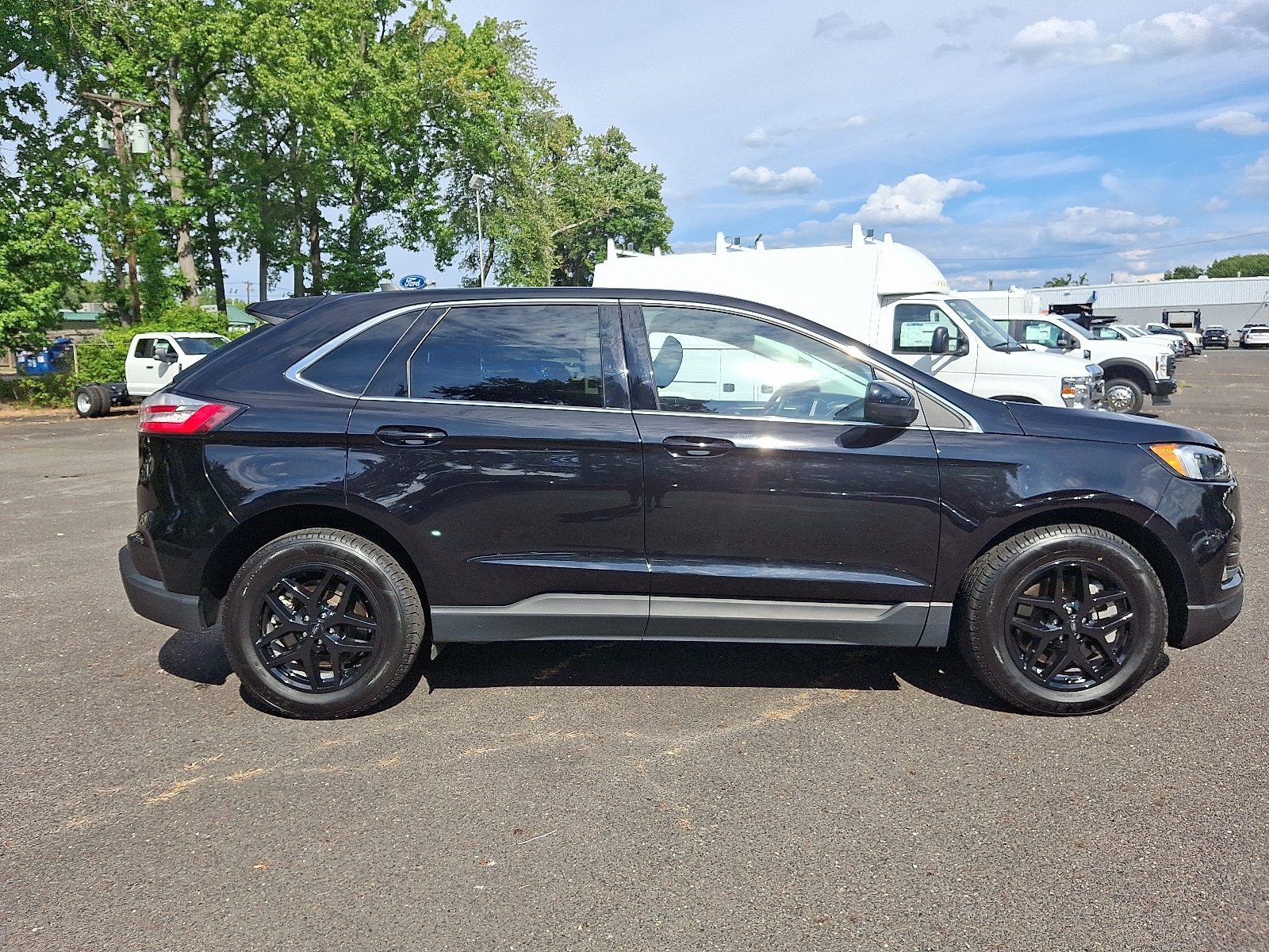 2024 Ford Edge SEL photo 3