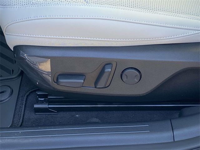 2025 Kia EV6 Wind photo 13
