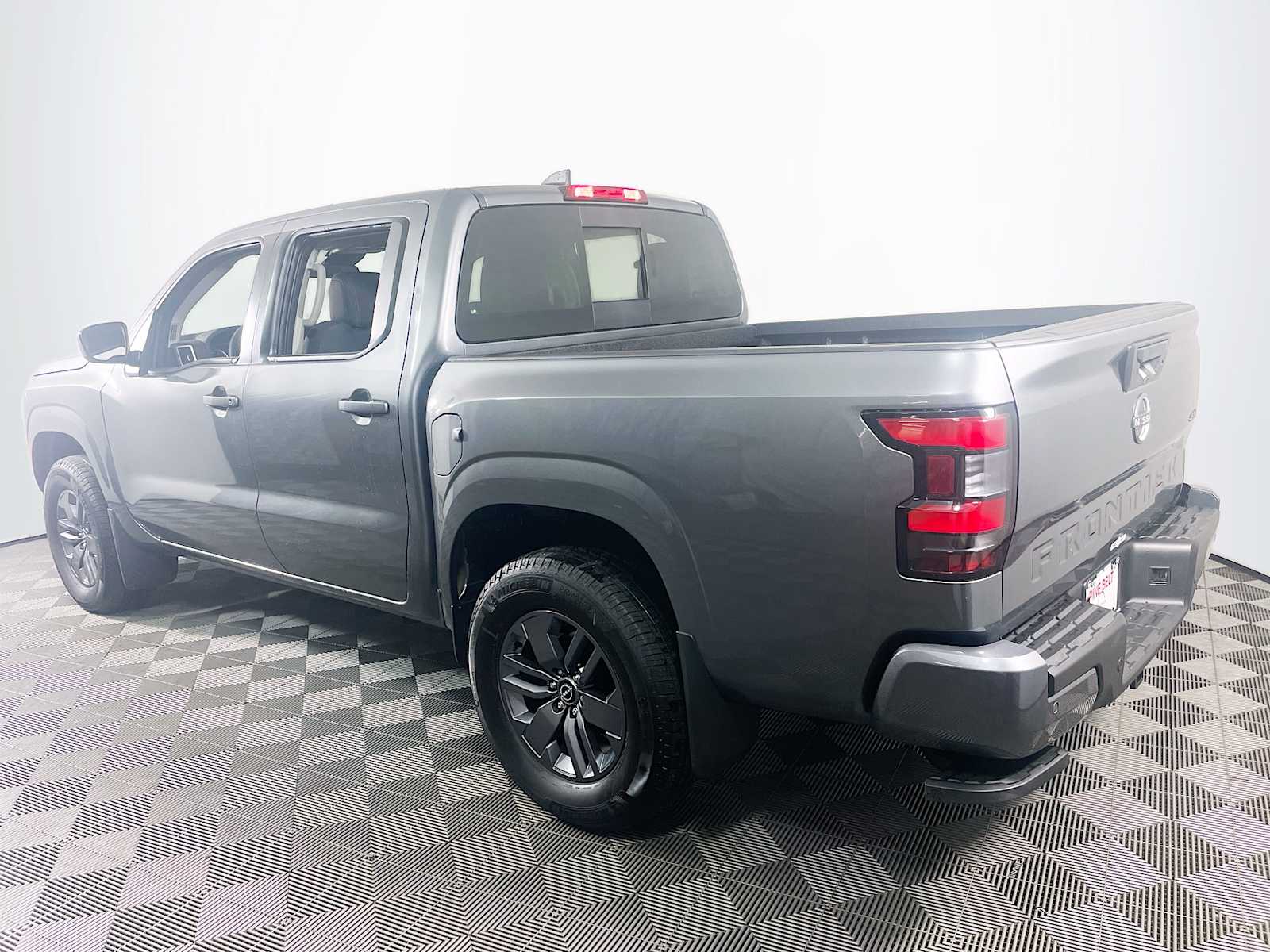 2025 Nissan Frontier Crew Cab SV photo 6