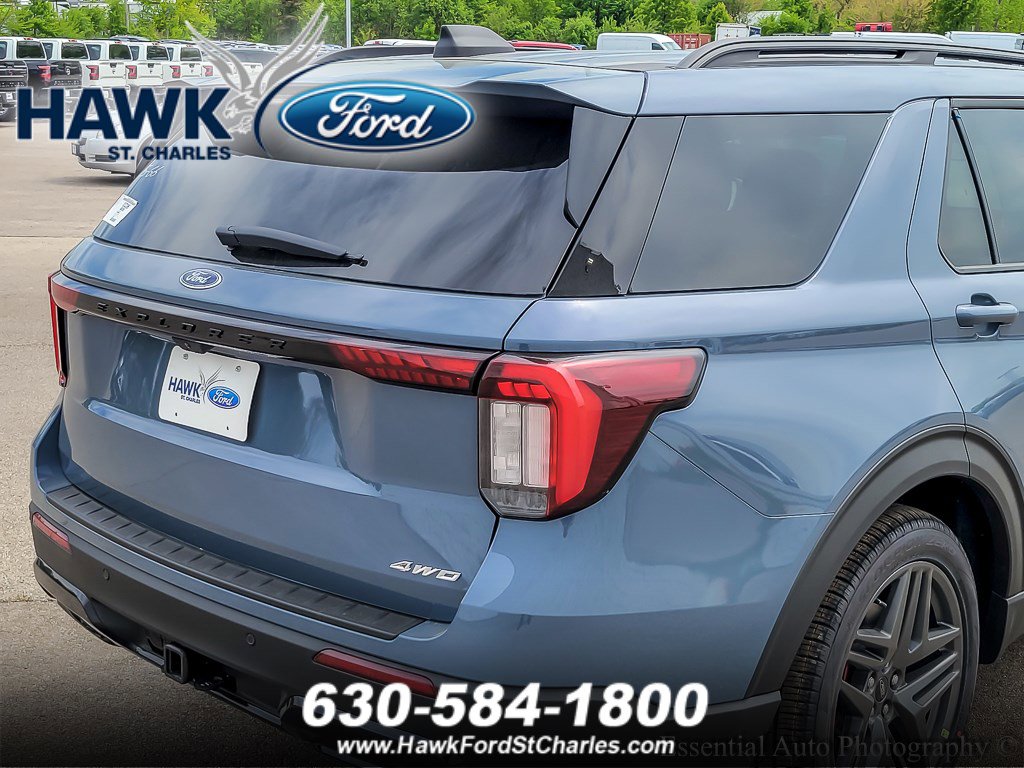 2025 Ford Explorer ST-Line photo 4