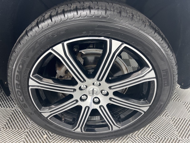 2021 Volvo XC60 Recharge Hybrid T8 Inscription photo 9
