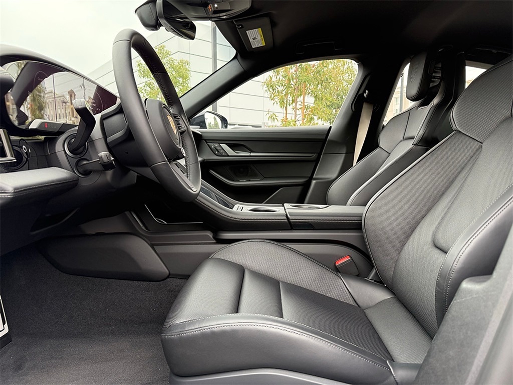 2025 Porsche Taycan 4S photo 12