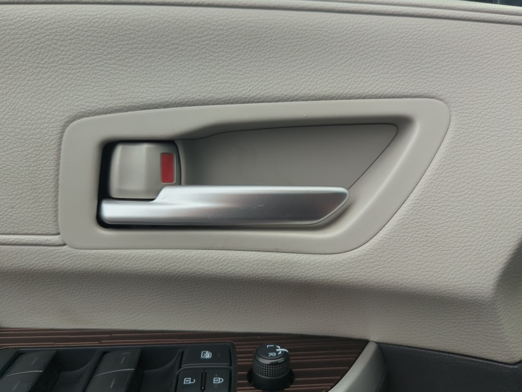 2021 Toyota Sienna XLE photo 11