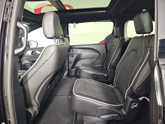 2026 Chrysler Pacifica Limited photo 22