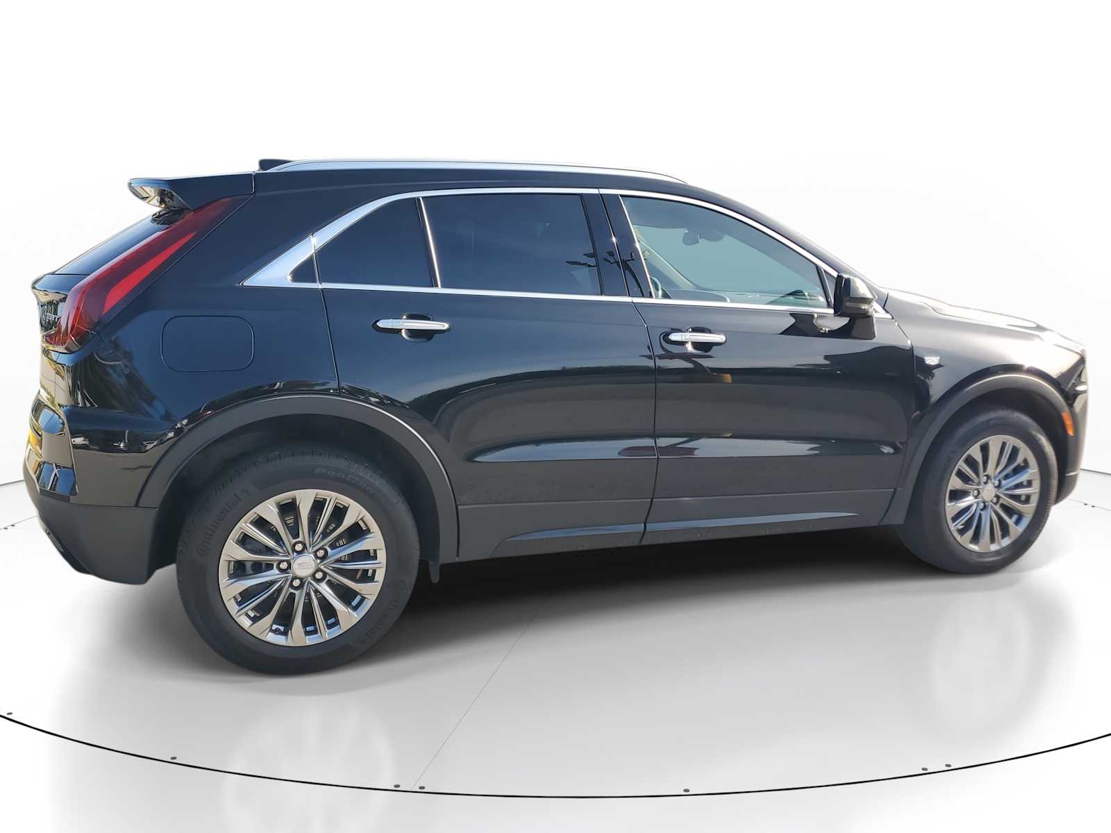 2024 Cadillac XT4 Premium Luxury photo 3