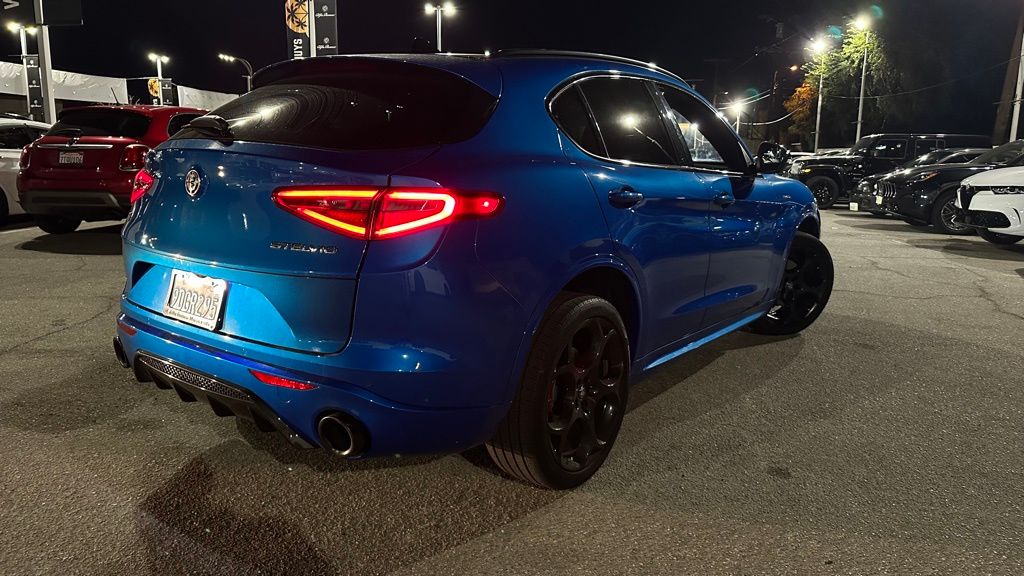2022 Alfa Romeo Stelvio Ti photo 3