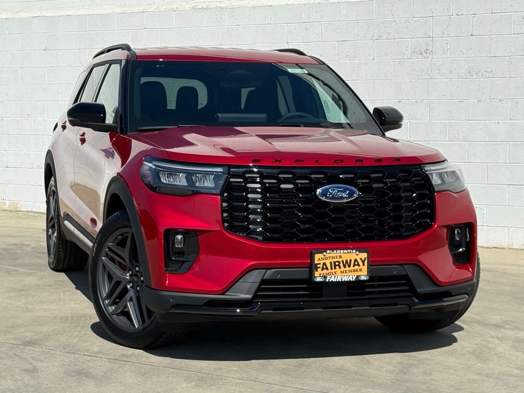 2025 Ford Explorer ST-Line photo 2
