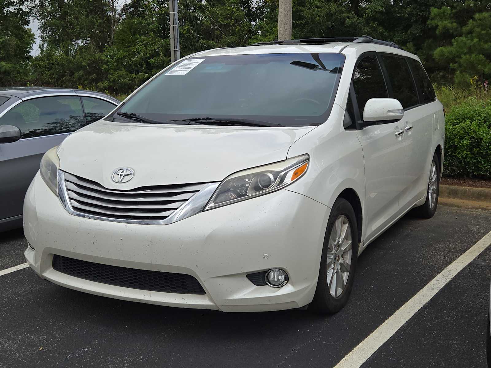 2017 Toyota Sienna Limited photo 3