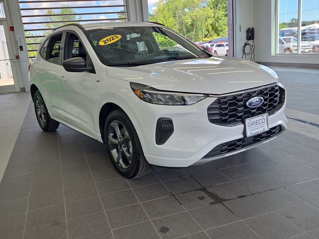 2023 Ford Escape ST-Line photo 2