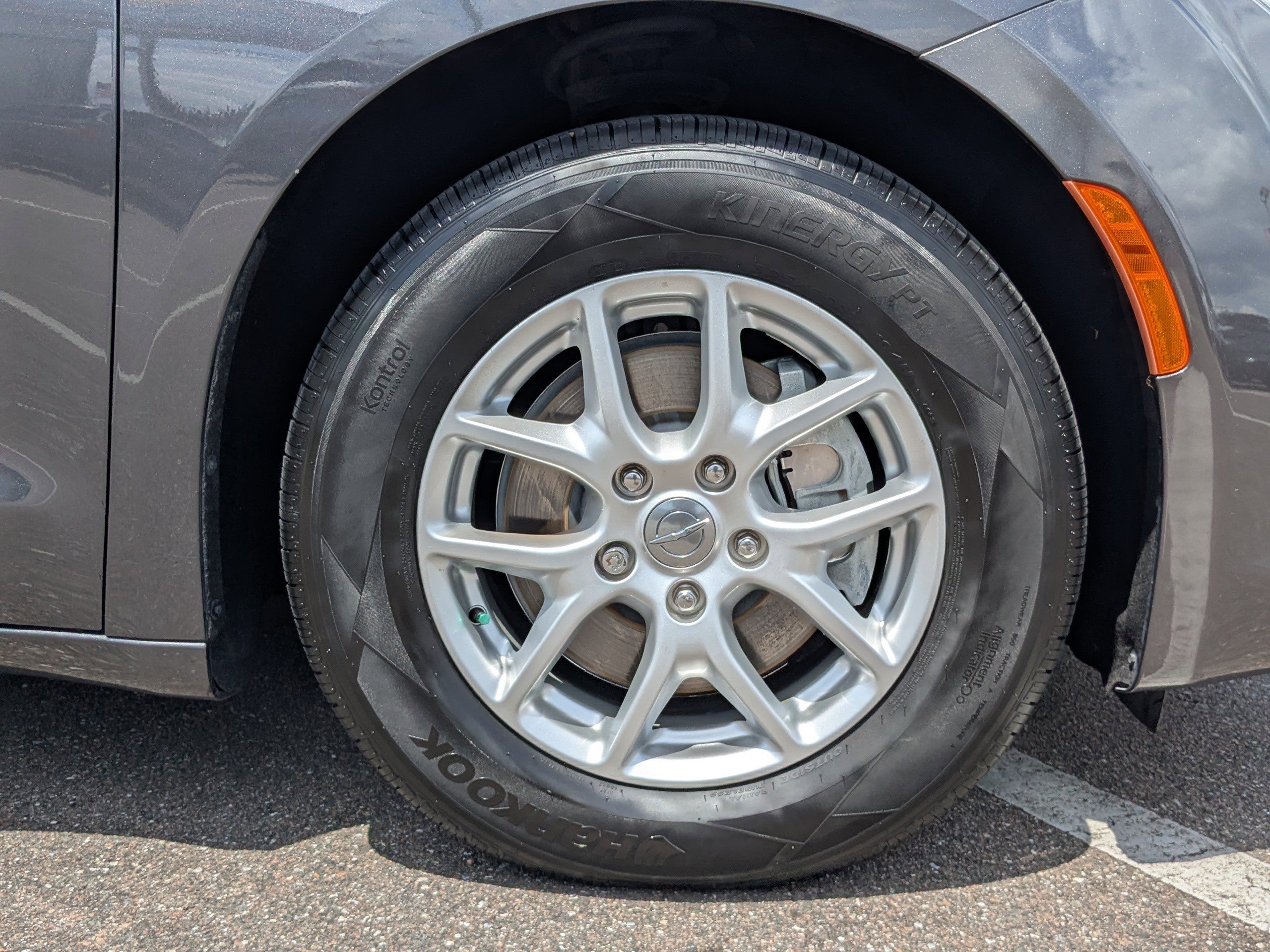 2020 Chrysler Pacifica Touring photo 9