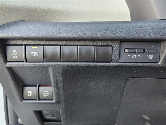 2024 Toyota Sienna XLE photo 28