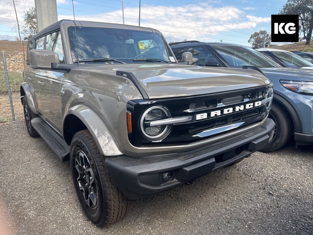2025 Ford Bronco 4-Door Outer Banks's photo