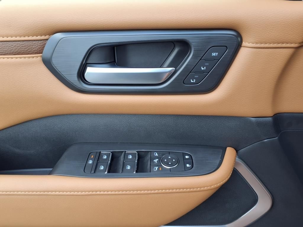 2025 Nissan Armada Platinum Reserve photo 12
