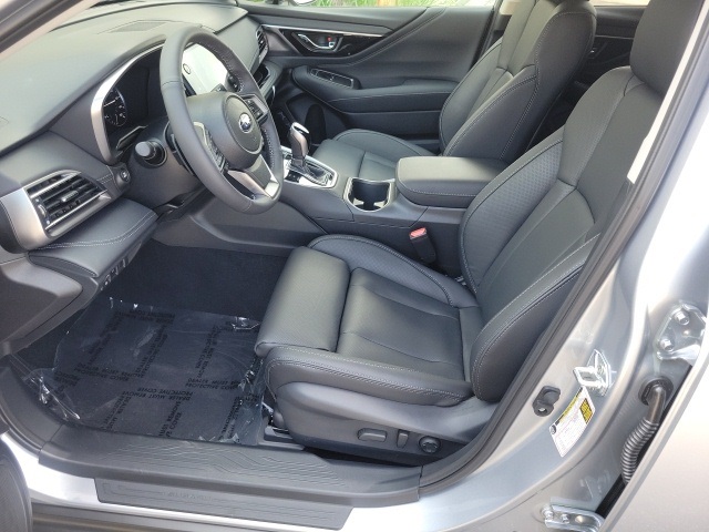 2025 Subaru Outback Touring photo 9