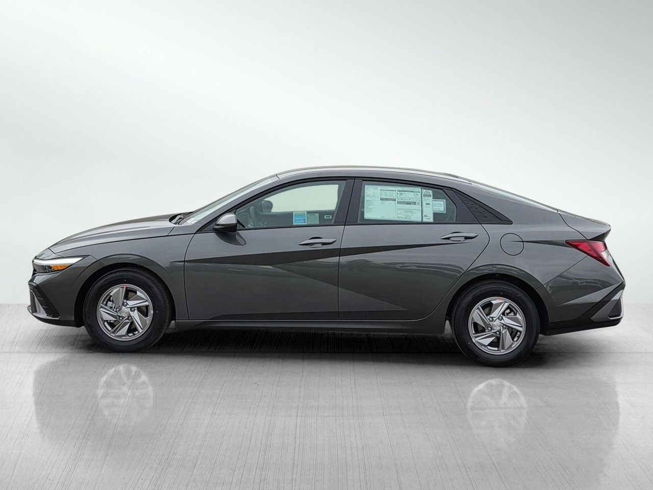 2026 Hyundai Elantra SE photo 4