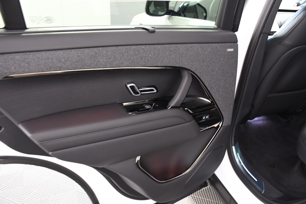 2025 Land Rover Range Rover Sport SE photo 23
