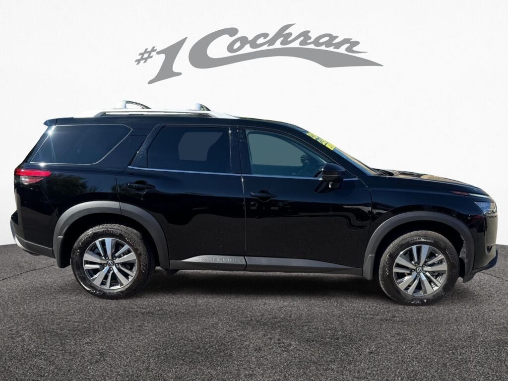 2024 Nissan Pathfinder SL photo 7