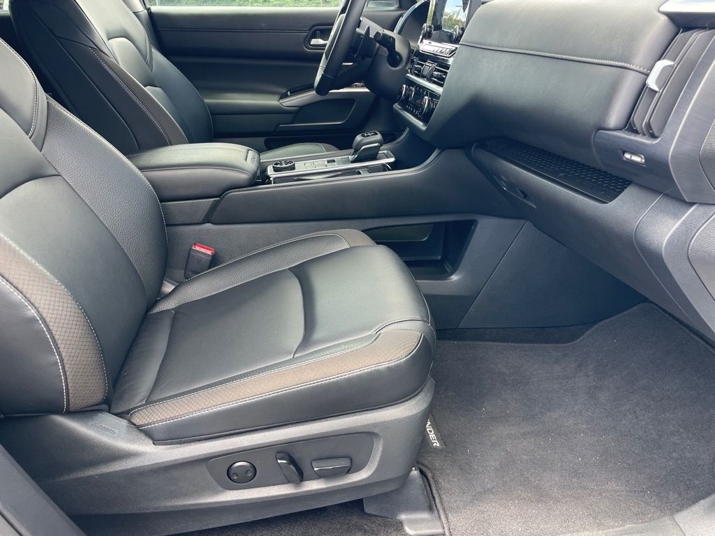 2024 Nissan Pathfinder SL photo 26