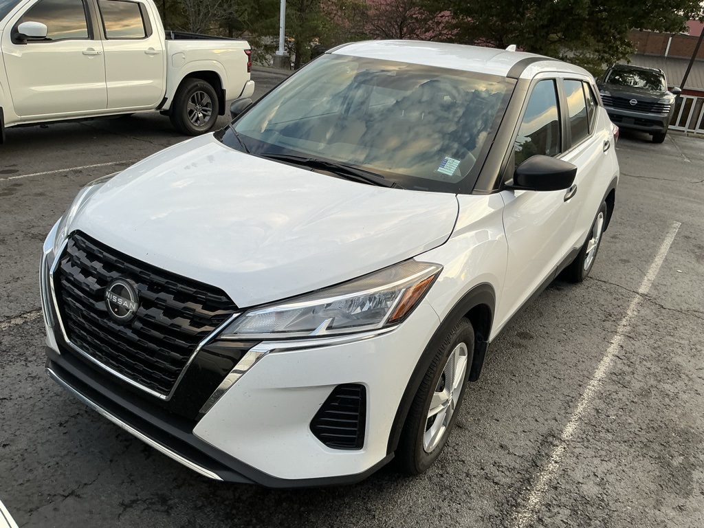 2024 Nissan Kicks S photo 2