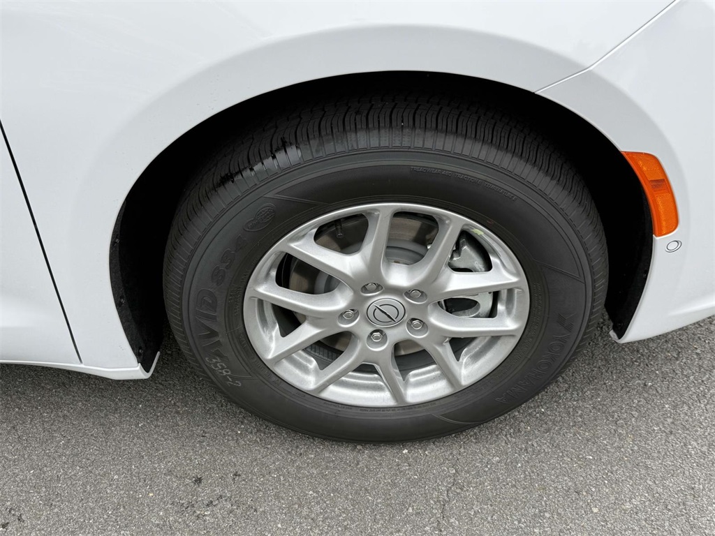 2025 Chrysler Pacifica photo 10