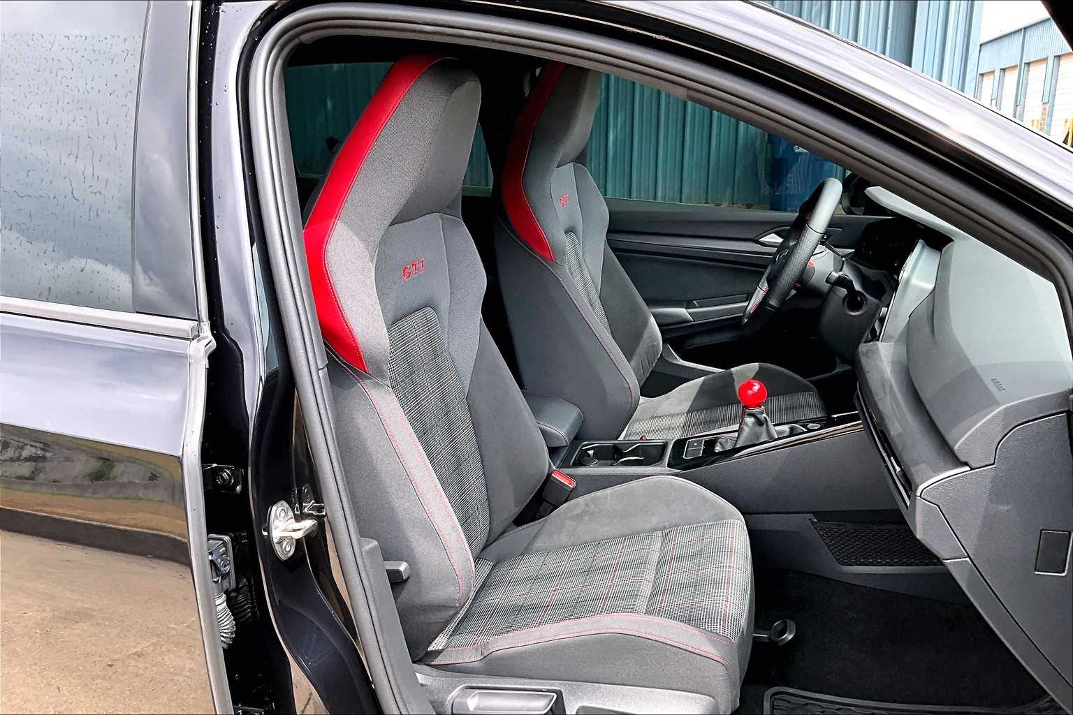 2024 Volkswagen Golf GTI 380 S photo 9