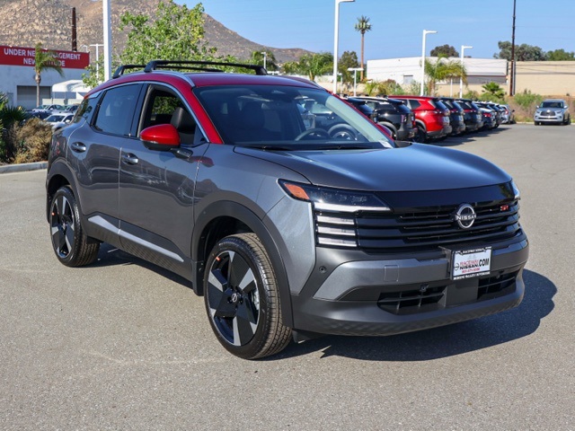 2025 Nissan Kicks SR photo 2