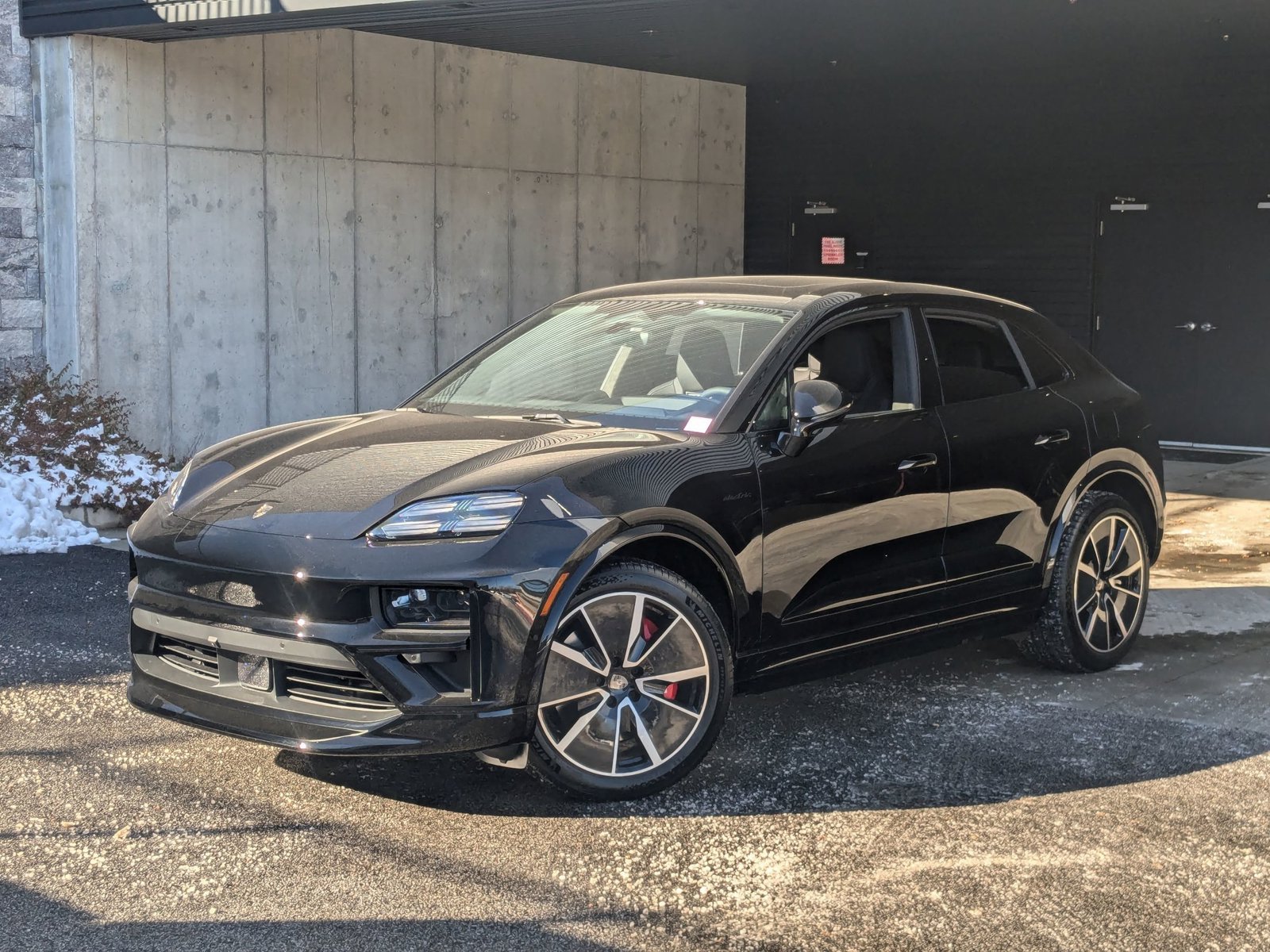 2025 Porsche Macan Turbo Electric's photo