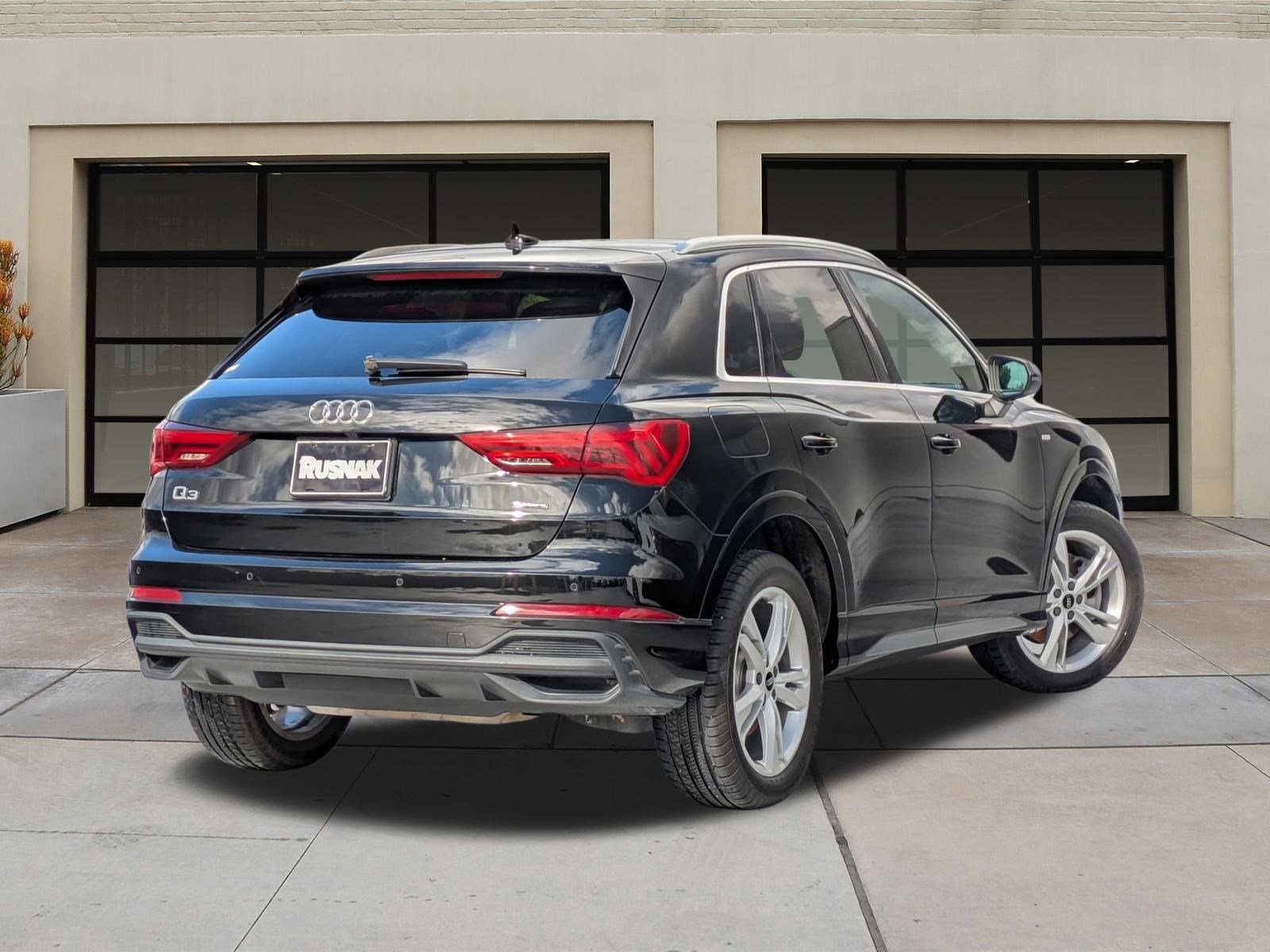 2023 Audi Q3 S line Premium photo 2