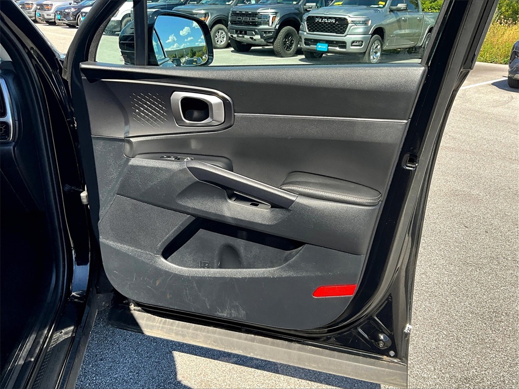 2022 Kia Sorento LX photo 12