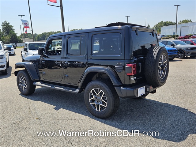 2025 Jeep Wrangler Sahara photo 8