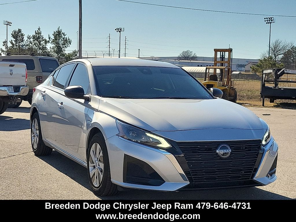 2025 Nissan Altima S's photo