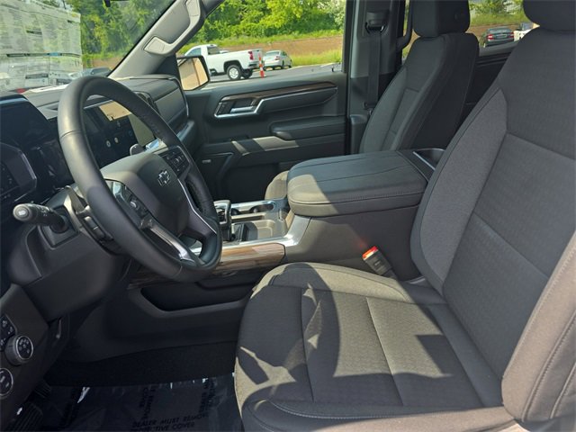 2024 Chevrolet Silverado 1500 RST photo 13