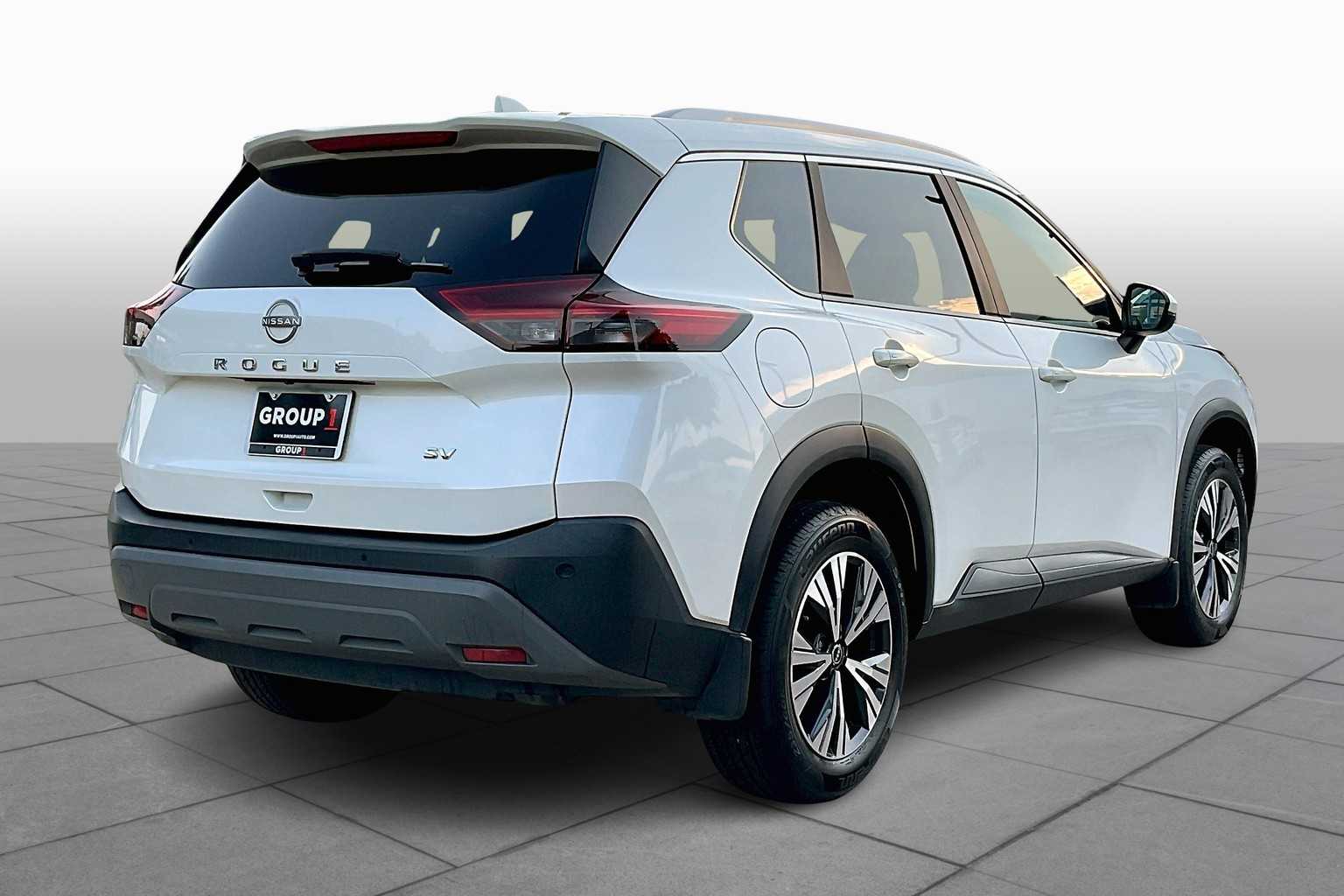 2022 Nissan Rogue SV photo 10