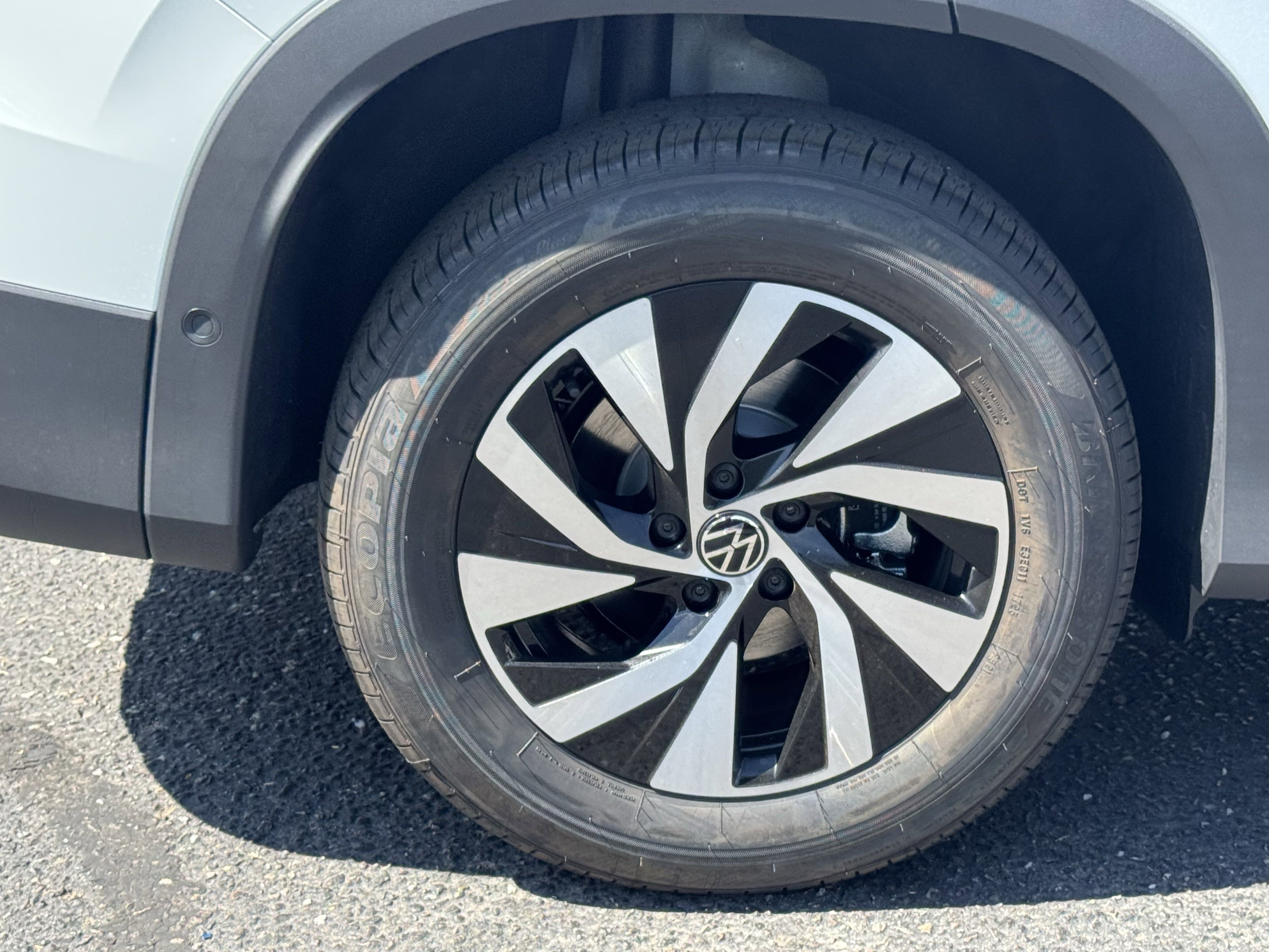 2025 Volkswagen Tiguan S photo 2