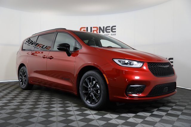 2025 Chrysler Pacifica photo 2