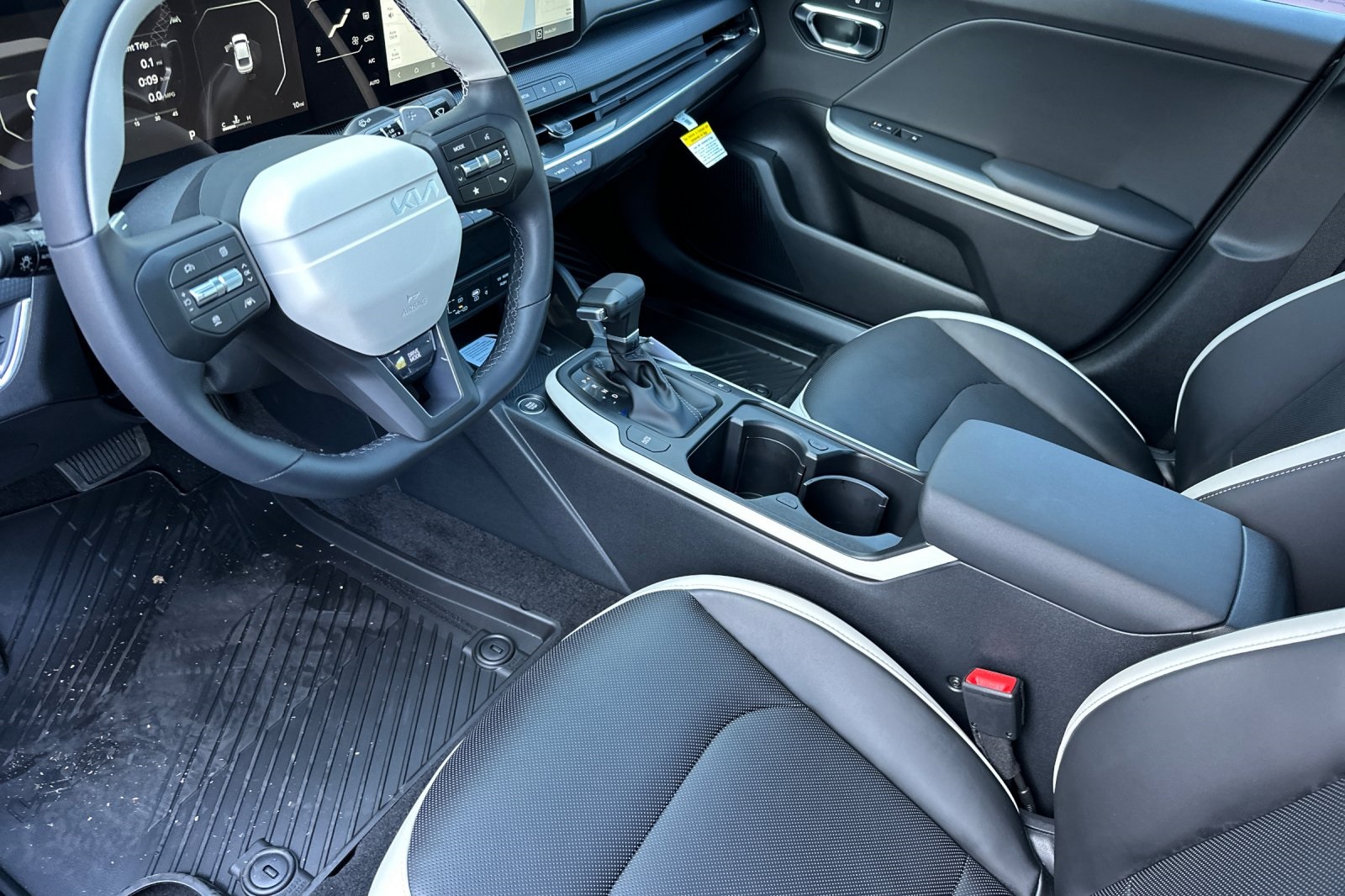 2025 Kia K4 GT-Line photo 6