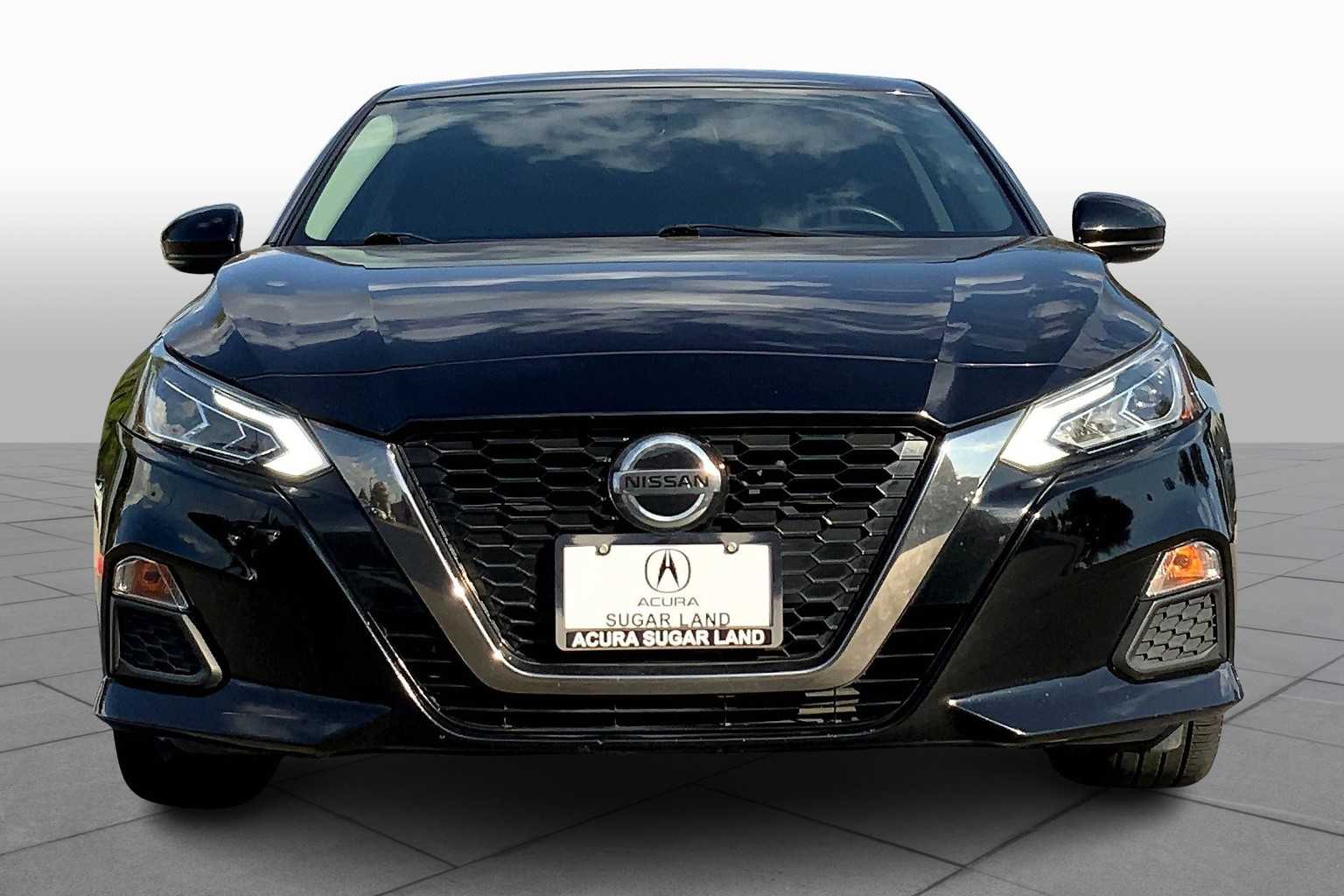 2019 Nissan Altima 2.5 SR photo 3