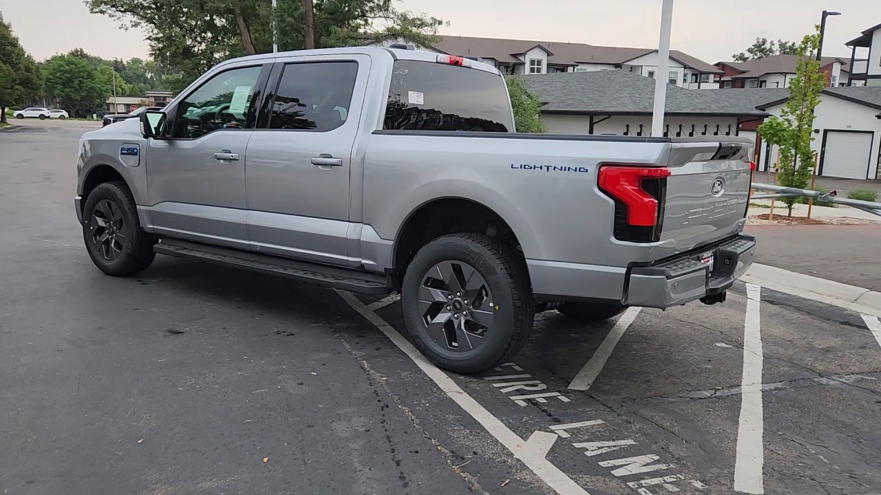 2025 Ford F-150 Lightning photo 4