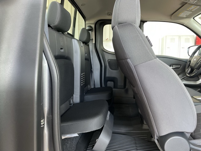 2025 Nissan Frontier SV photo 18