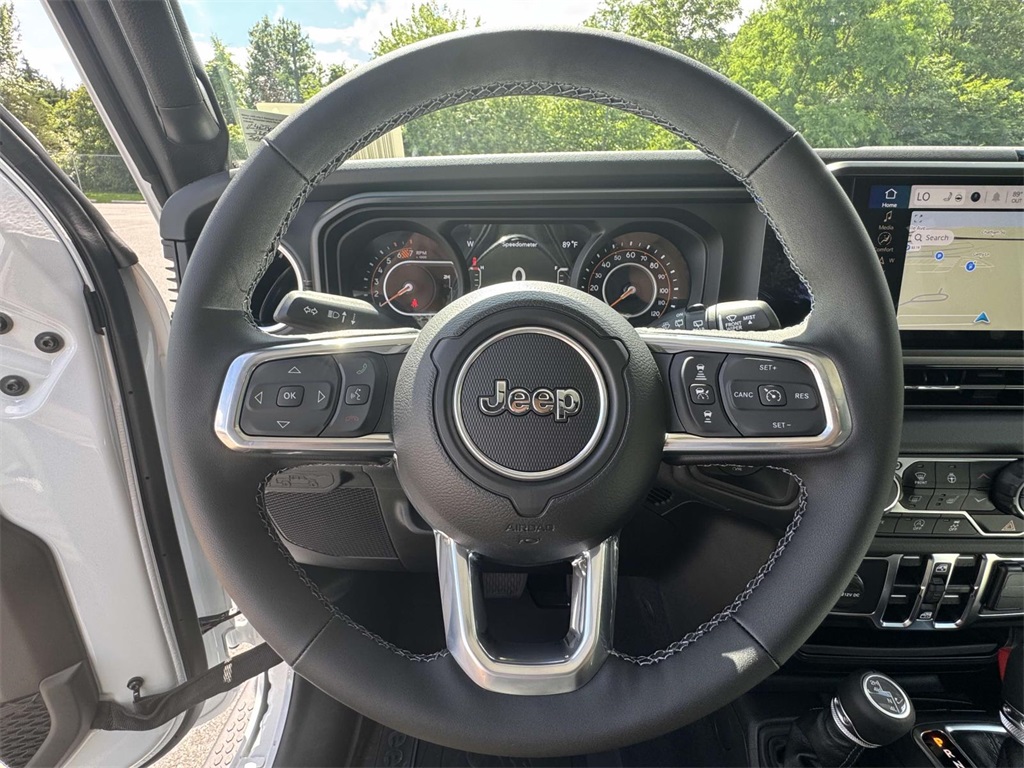 2025 Jeep Wrangler Sahara photo 17
