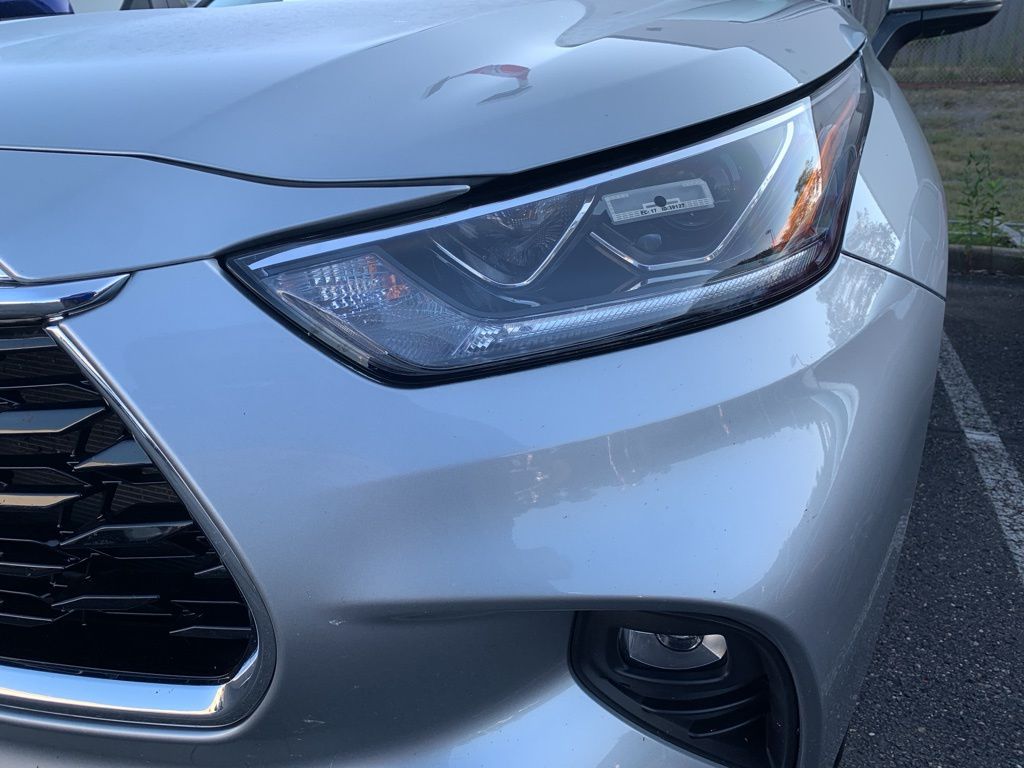 2021 Toyota Highlander Limited photo 8