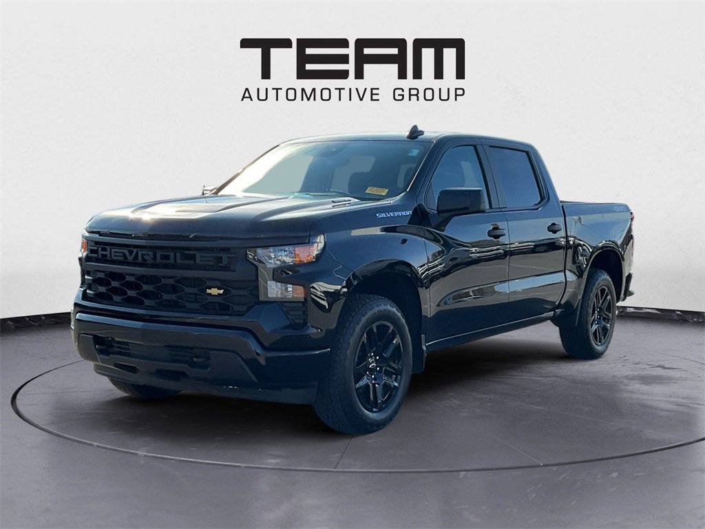 2025 Chevrolet Silverado 1500 Custom photo 3