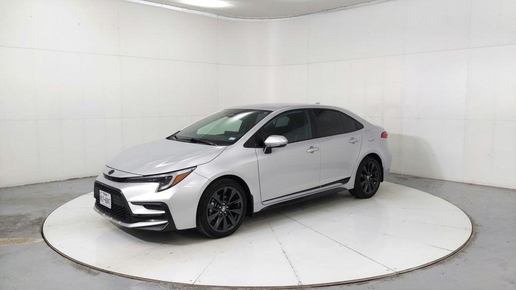 Used 2024  Toyota SE image 1
