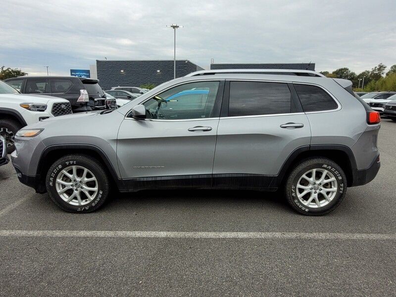 2016 Jeep Cherokee Latitude photo 3