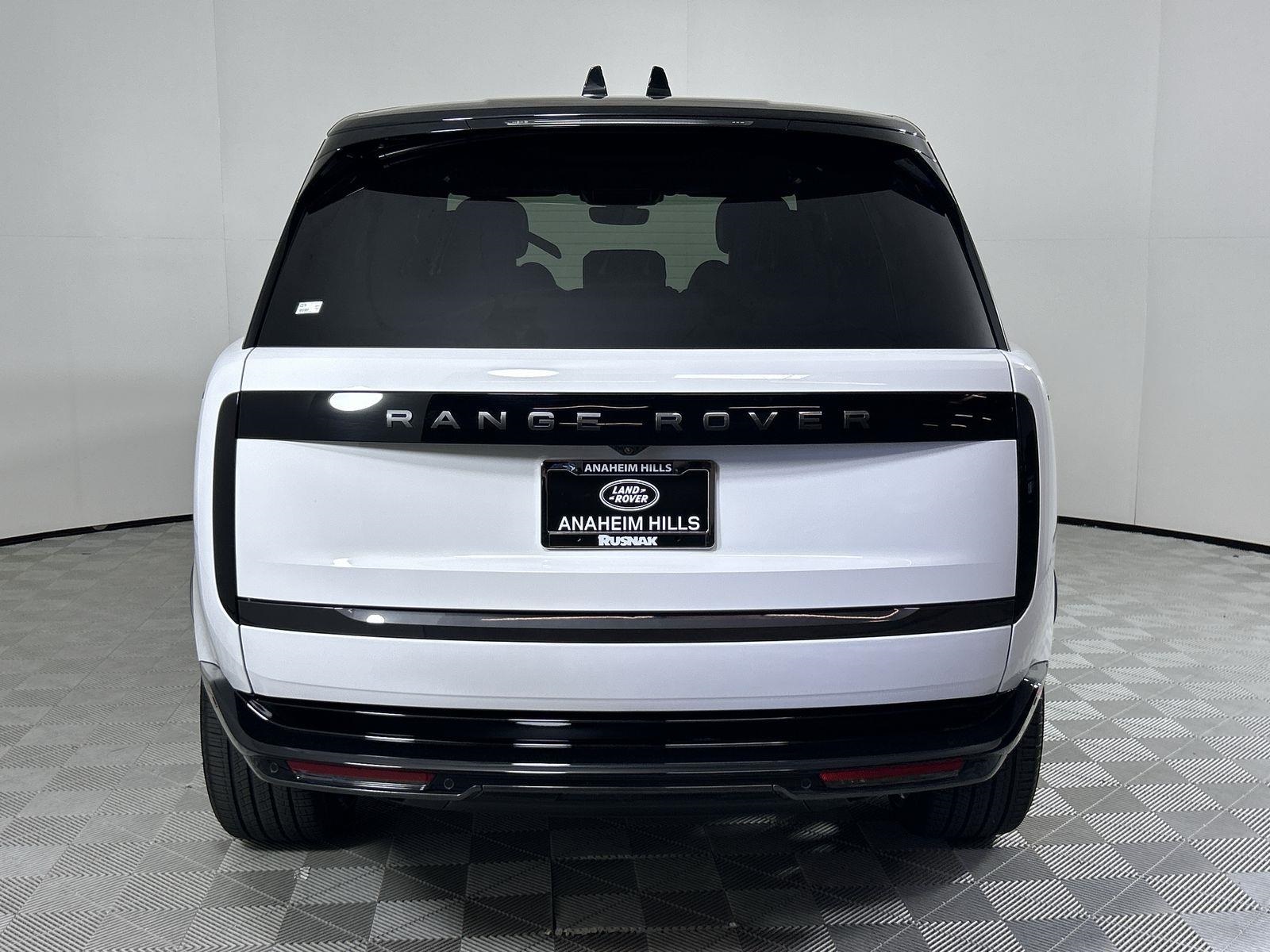 2025 Land Rover Range Rover SE photo 4