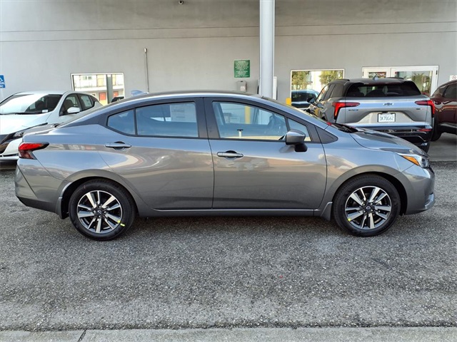 2025 Nissan Versa SV photo 4