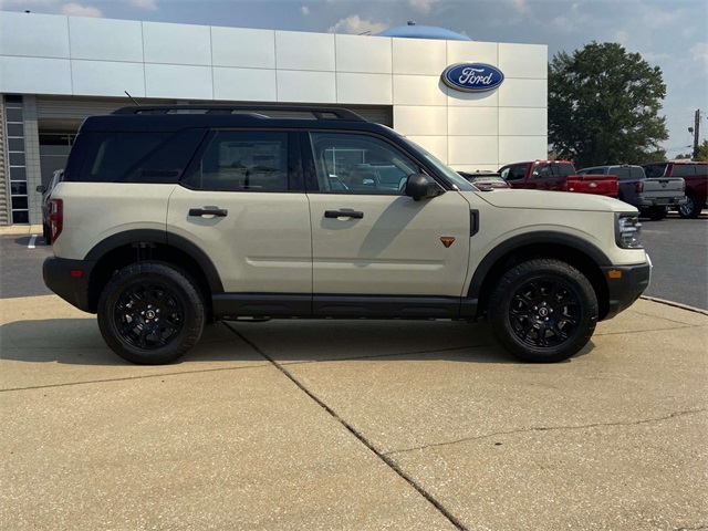 2025 Ford Bronco Sport Badlands photo 2