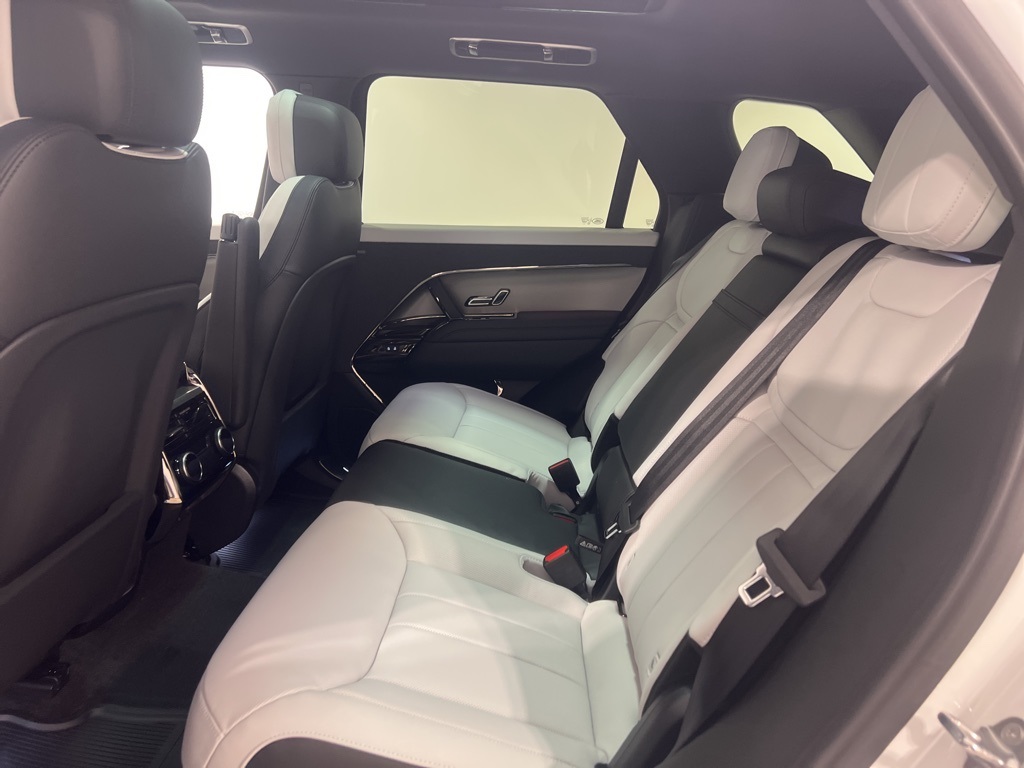 2025 Land Rover Range Rover Sport SE photo 21